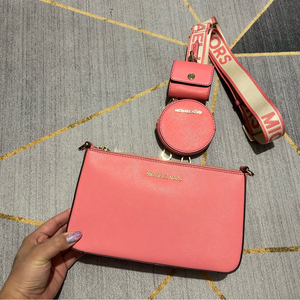 Michael Kors crossbody - Picture 3 of 6